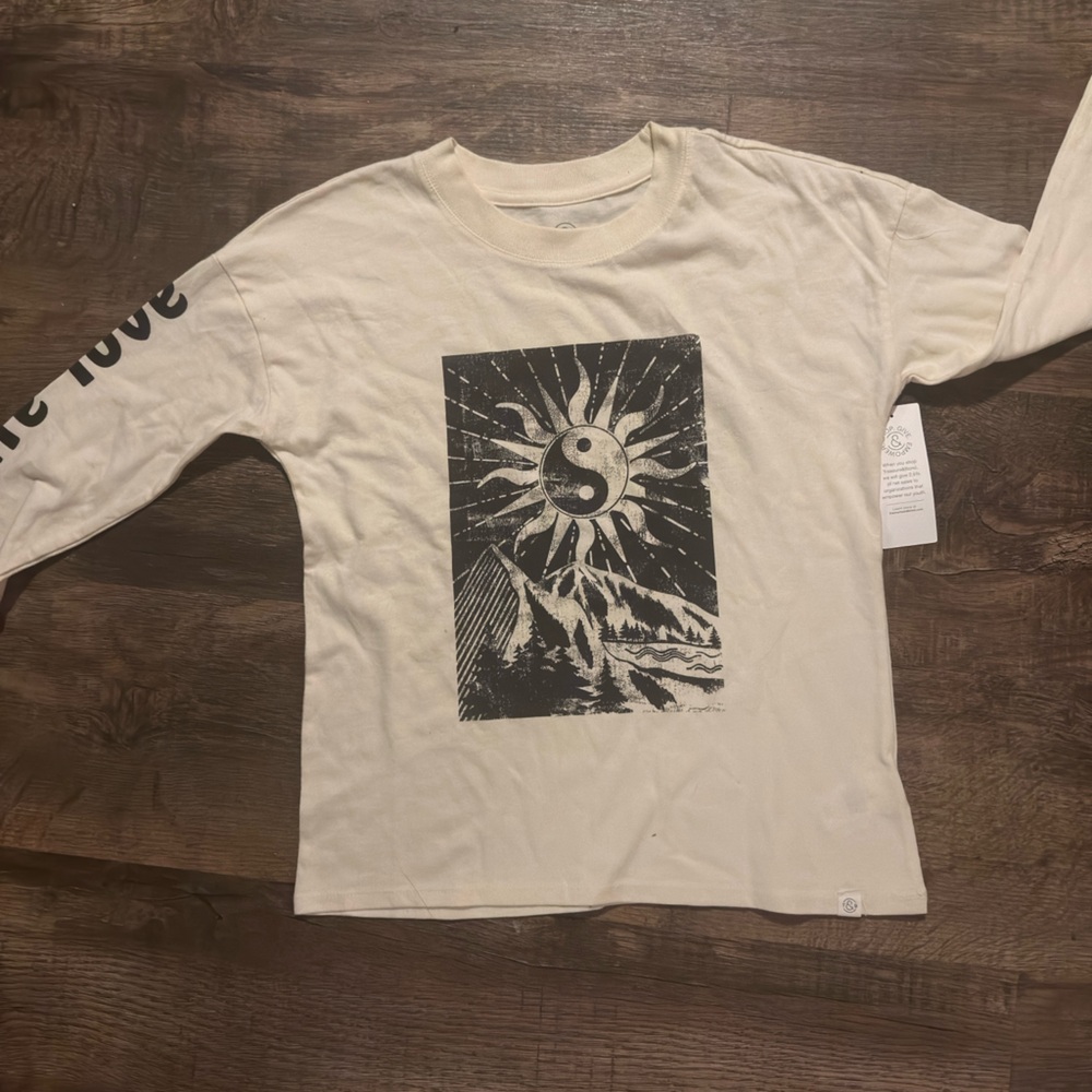 Treasure & Bond Graphic Tee in Ivory Dove Radiate Love